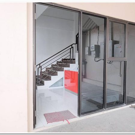 מלון ג'קרטה Reddoorz Near Kota Tua 2 מראה חיצוני תמונה