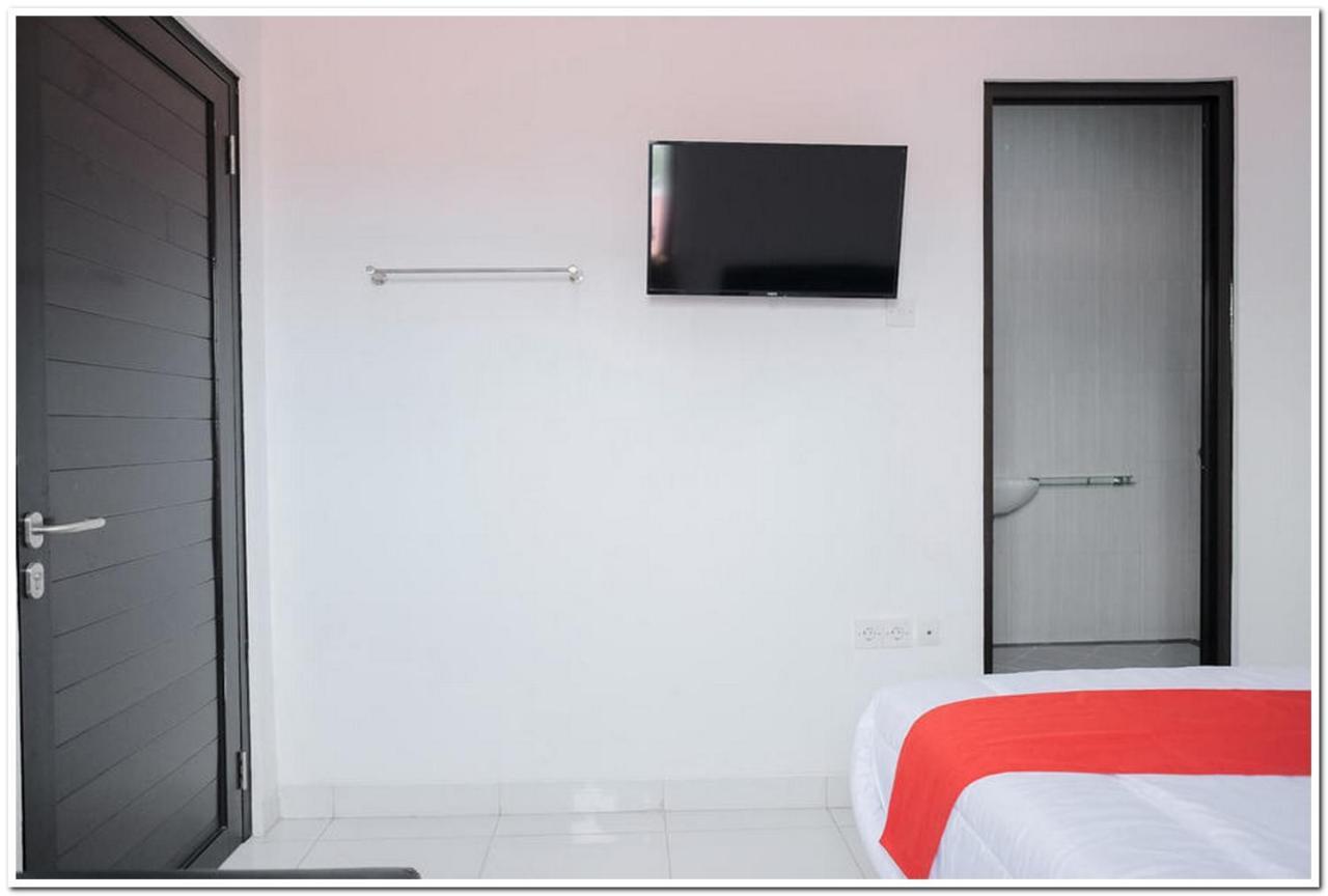 מלון ג'קרטה Reddoorz Near Kota Tua 2 מראה חיצוני תמונה
