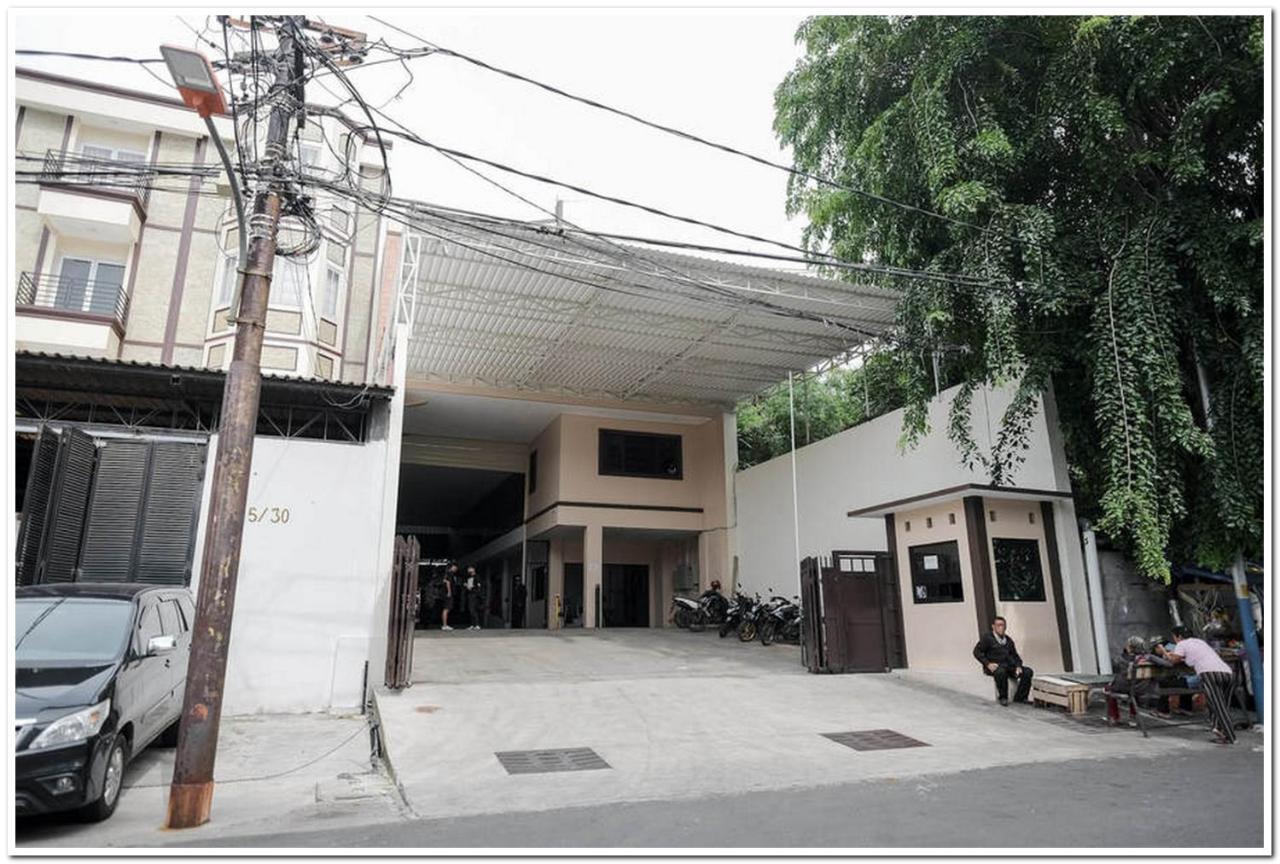 מלון ג'קרטה Reddoorz Near Kota Tua 2 מראה חיצוני תמונה