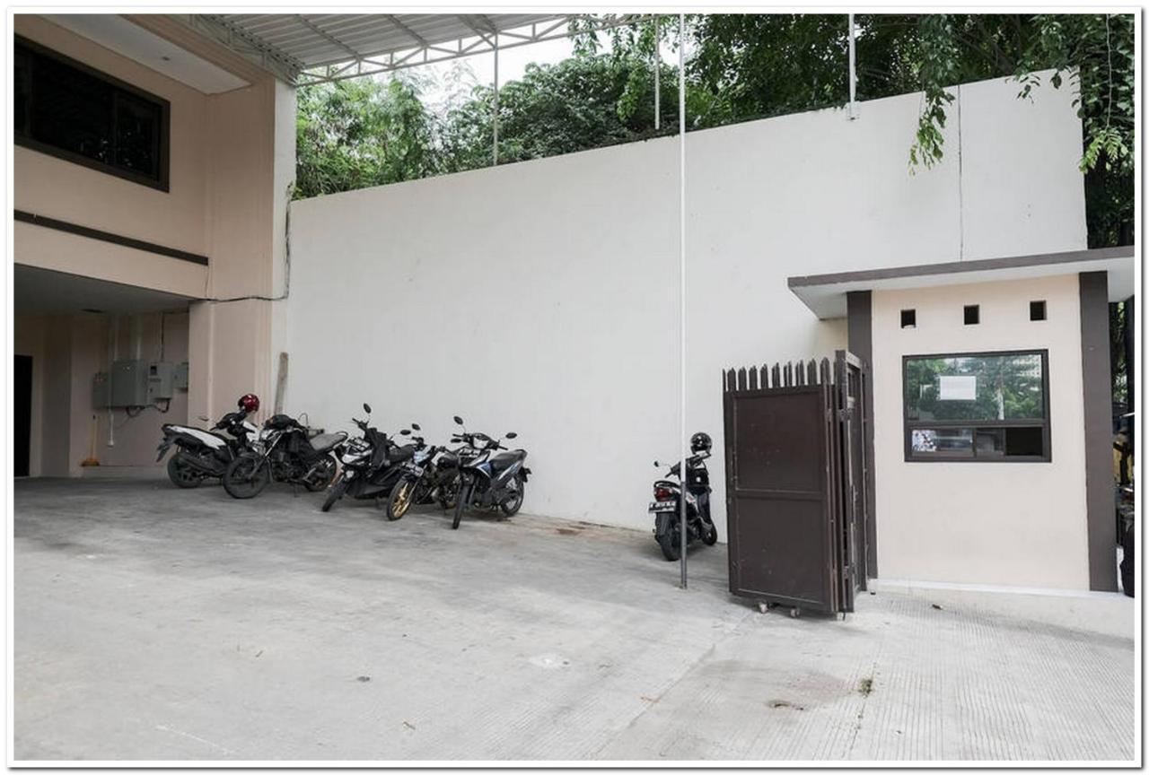 מלון ג'קרטה Reddoorz Near Kota Tua 2 מראה חיצוני תמונה