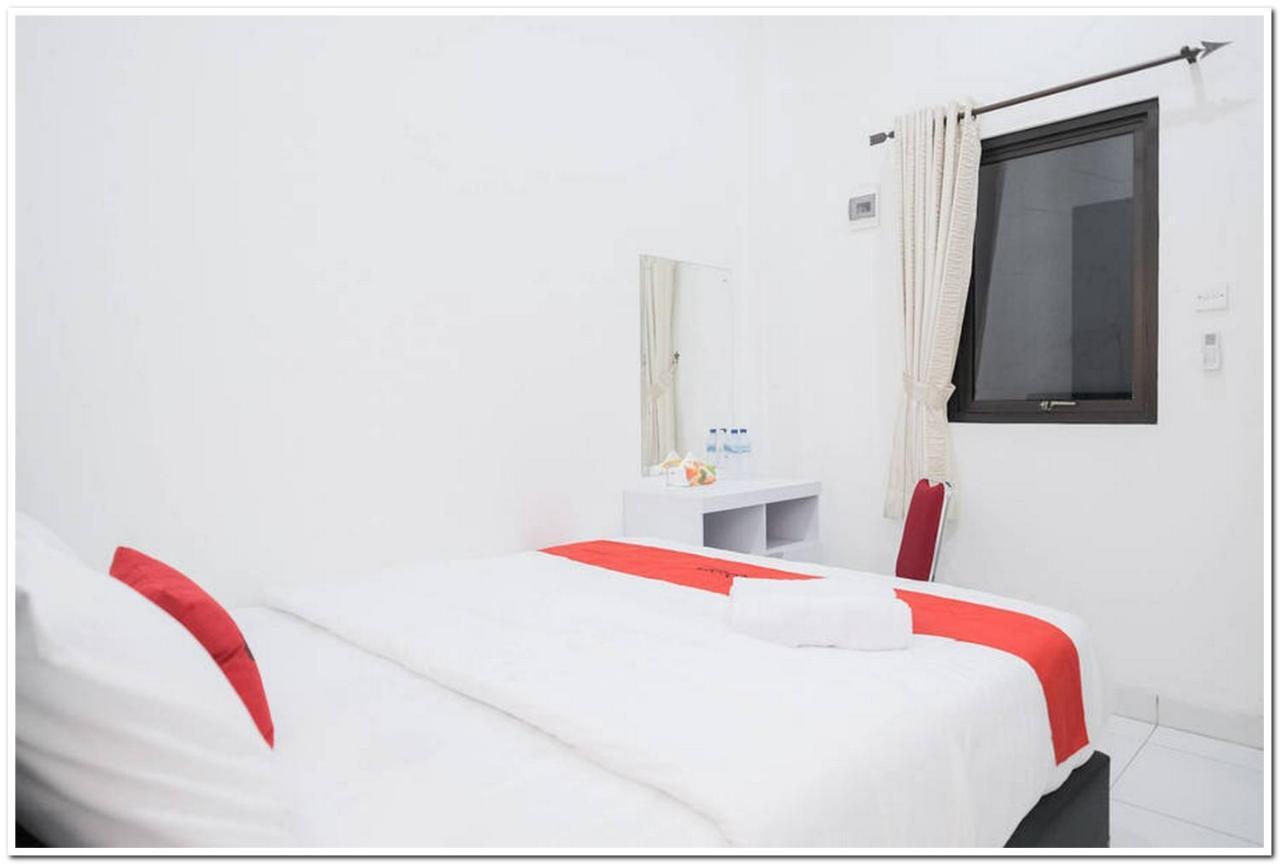 מלון ג'קרטה Reddoorz Near Kota Tua 2 מראה חיצוני תמונה