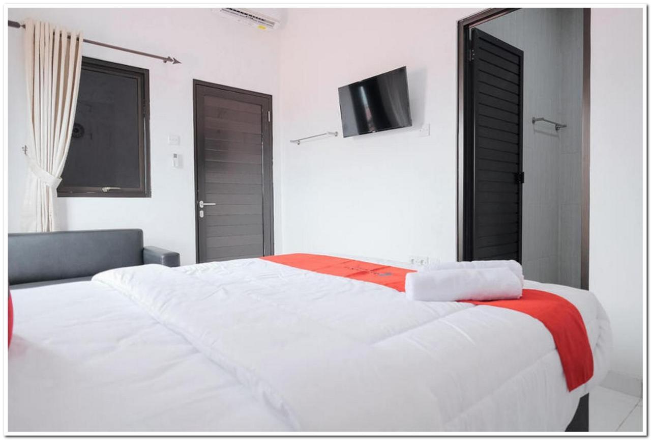 מלון ג'קרטה Reddoorz Near Kota Tua 2 מראה חיצוני תמונה