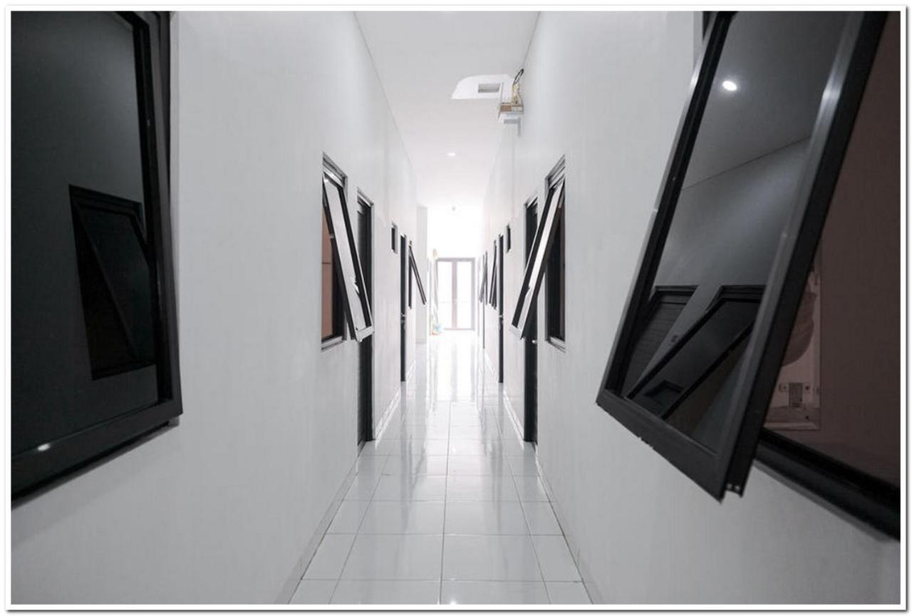 מלון ג'קרטה Reddoorz Near Kota Tua 2 מראה חיצוני תמונה