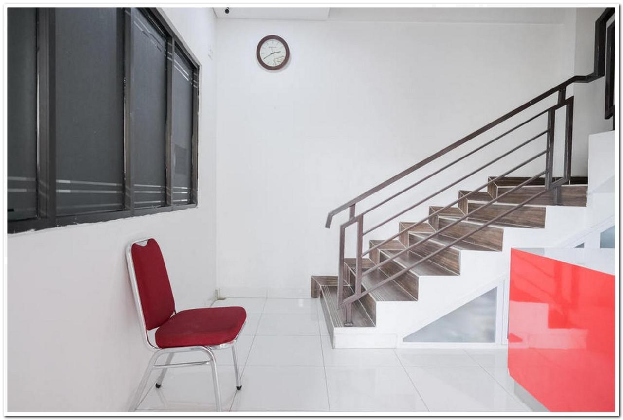 מלון ג'קרטה Reddoorz Near Kota Tua 2 מראה חיצוני תמונה