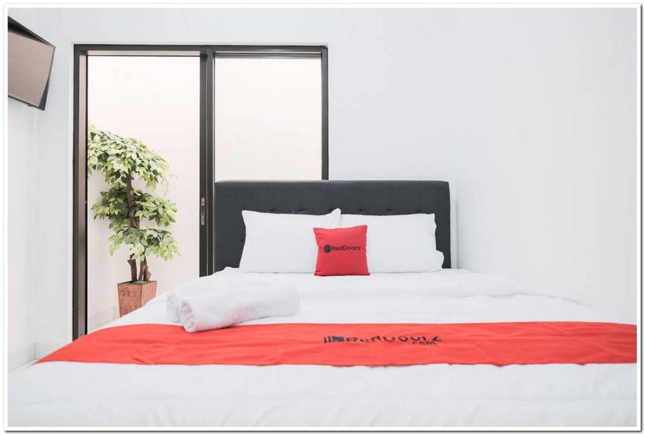 מלון ג'קרטה Reddoorz Near Kota Tua 2 מראה חיצוני תמונה