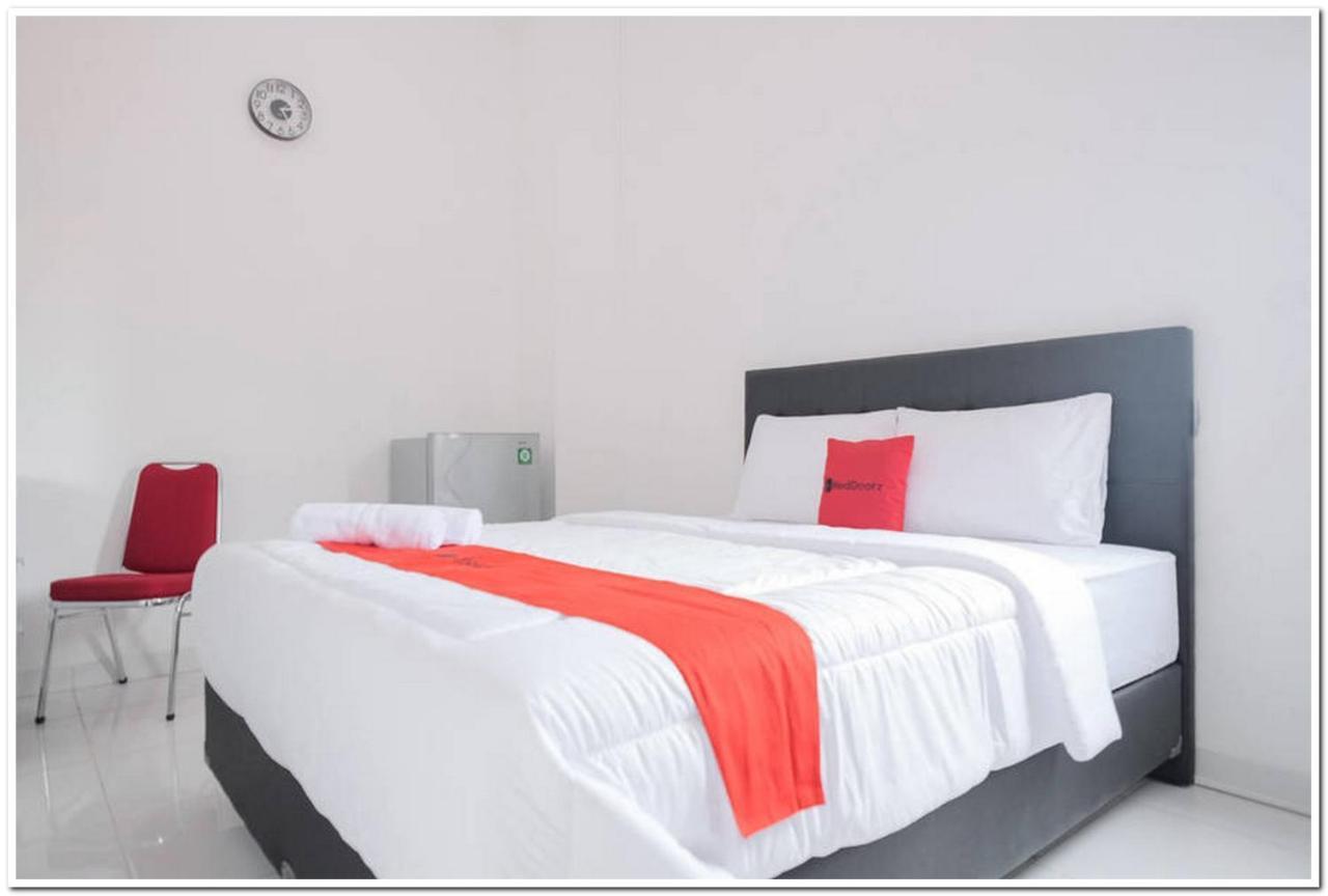 מלון ג'קרטה Reddoorz Near Kota Tua 2 מראה חיצוני תמונה