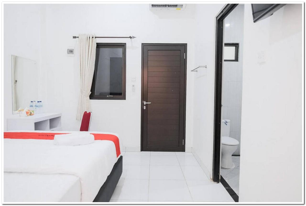 מלון ג'קרטה Reddoorz Near Kota Tua 2 מראה חיצוני תמונה