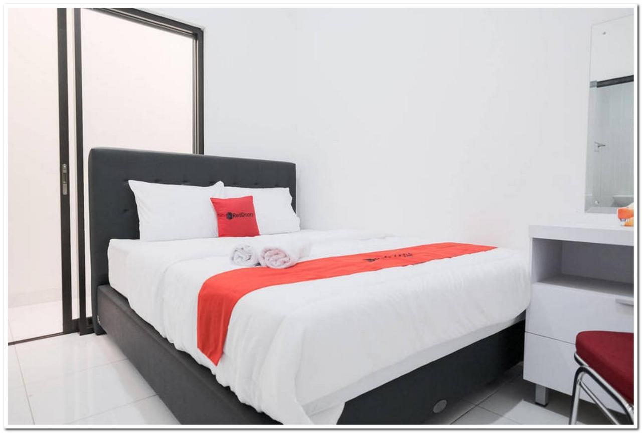מלון ג'קרטה Reddoorz Near Kota Tua 2 מראה חיצוני תמונה
